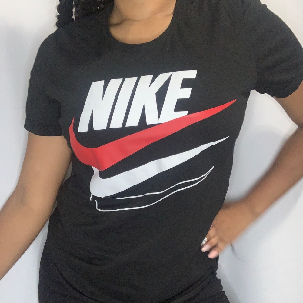 NIKE T-SHIRT